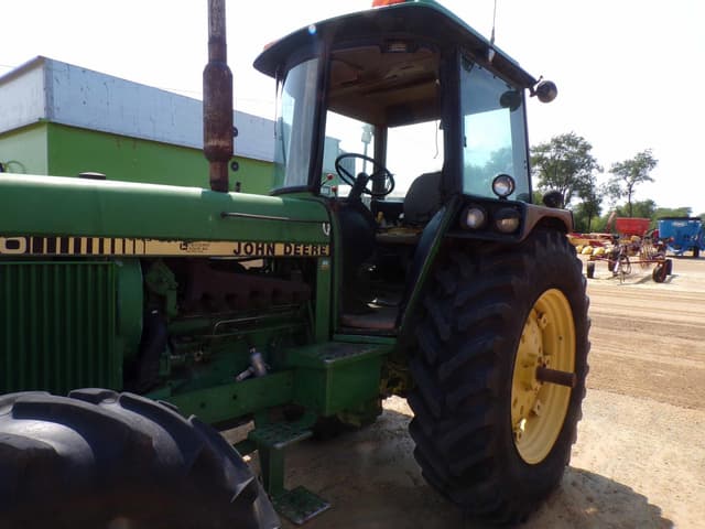 Image of John Deere 2940 equipment image 4