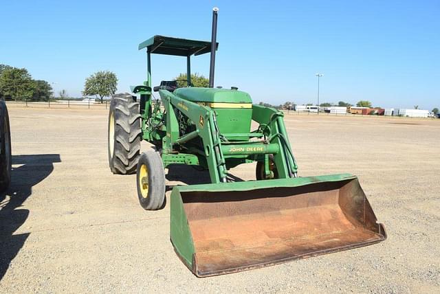 Image of John Deere 2940 equipment image 3