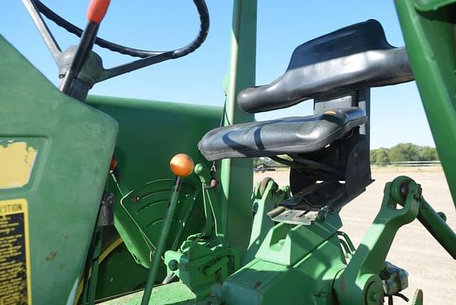 Image of John Deere 2940 equipment image 4