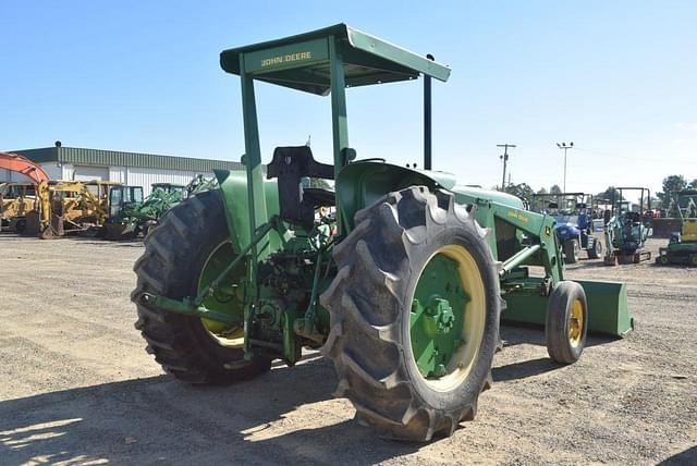 Image of John Deere 2940 equipment image 2