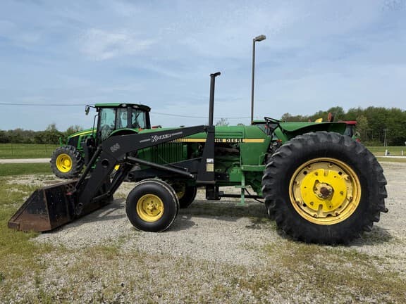 Image of John Deere 2940 equipment image 1