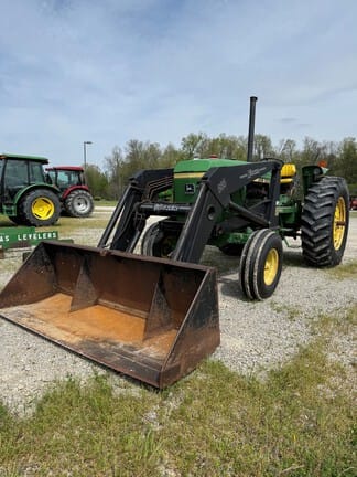 John Deere 2940 Equipment Image0