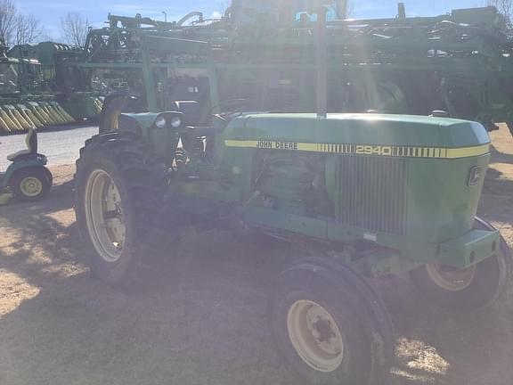 Image of John Deere 2940 Image 1