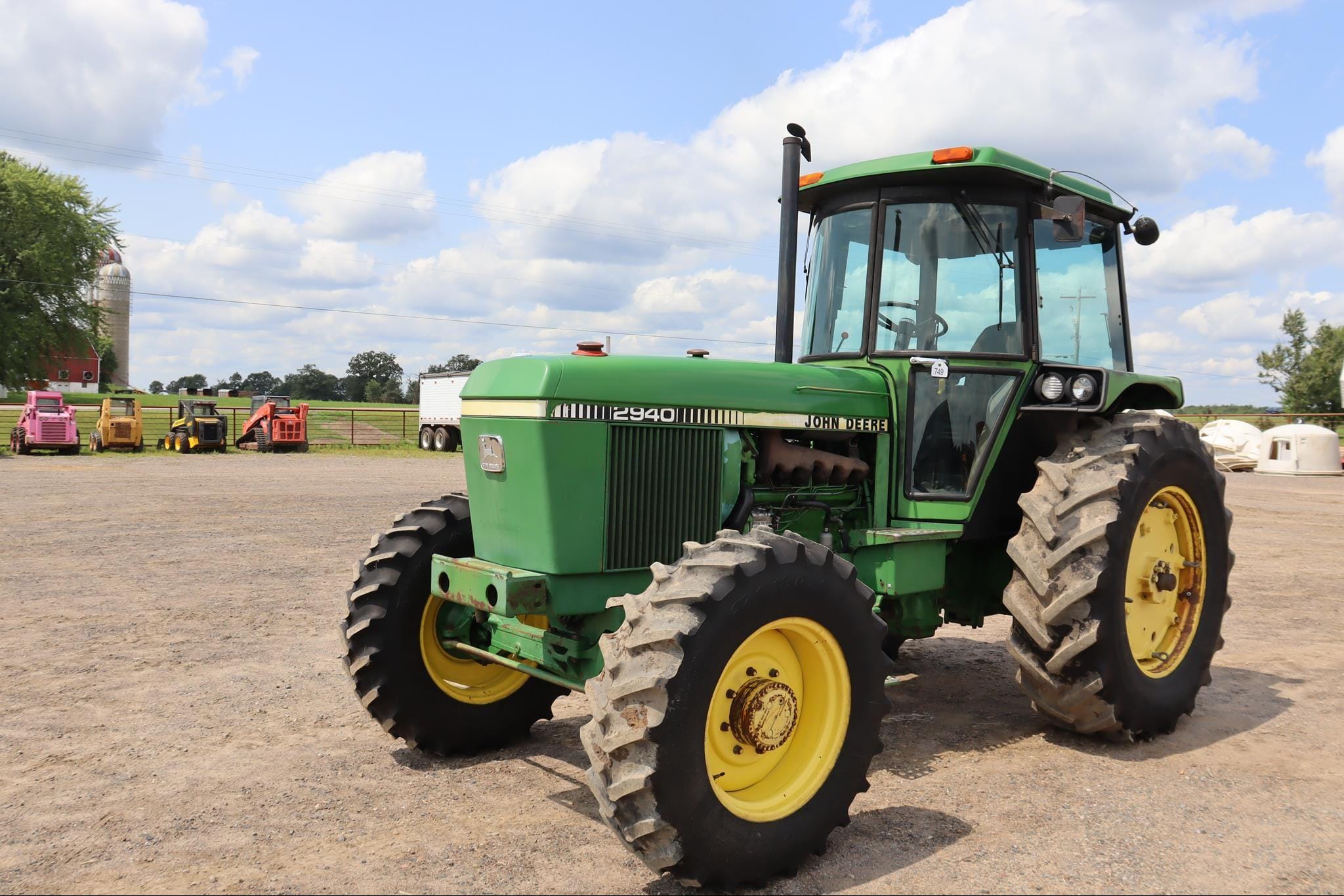 John Deere 2940 Equipment Image0