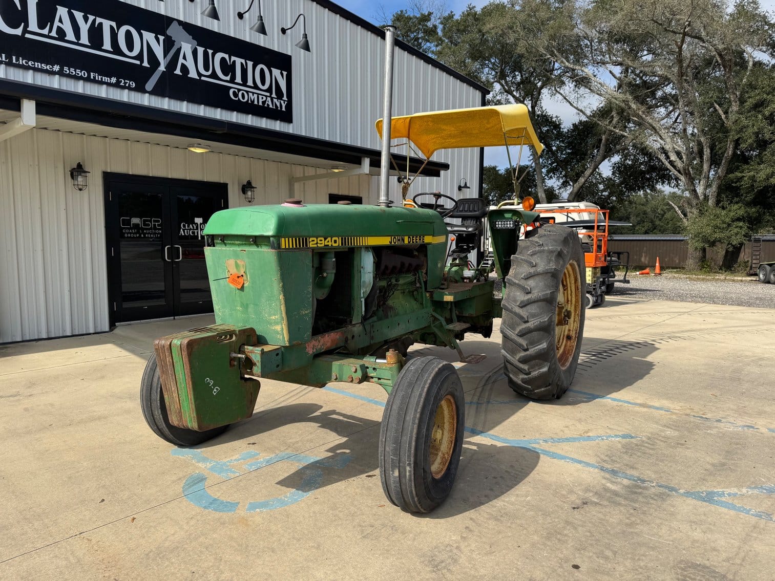 John Deere 2940 Equipment Image0