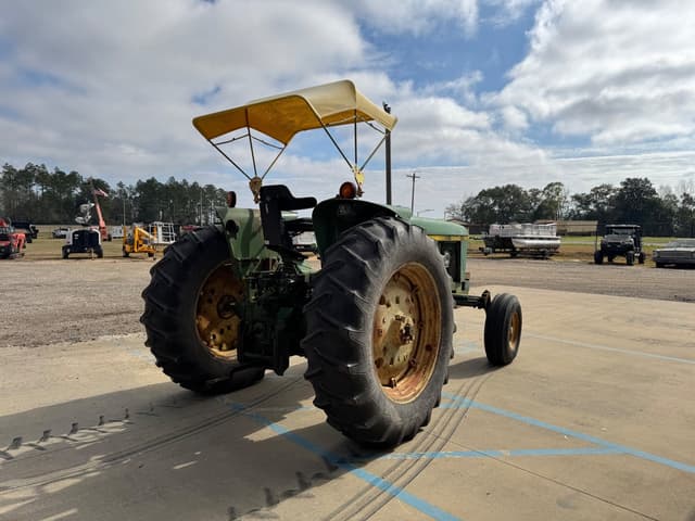 Image of John Deere 2940 equipment image 2