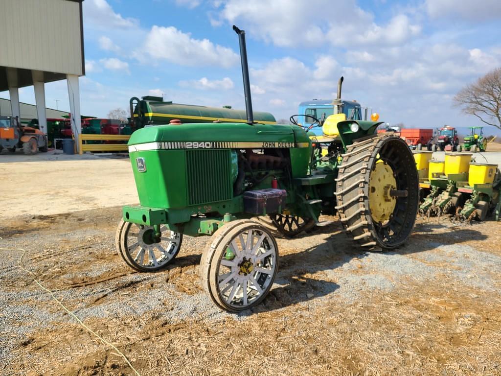 Image of John Deere 2940 Primary image