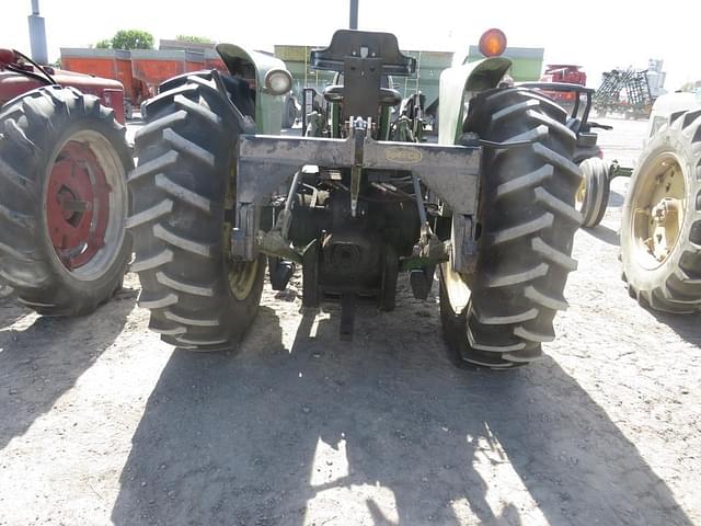 Image of John Deere 2940 equipment image 4