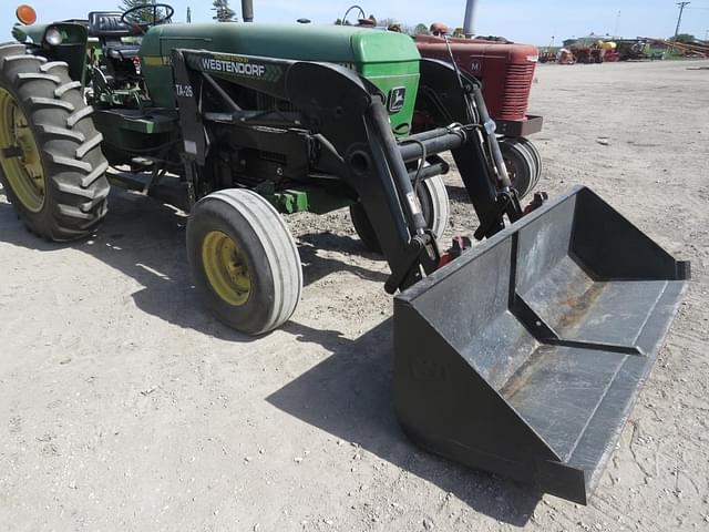 Image of John Deere 2940 equipment image 1