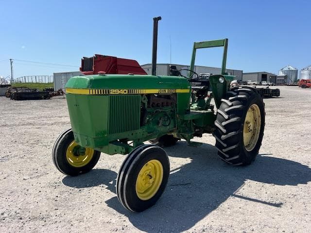 Image of John Deere 2940 equipment image 1