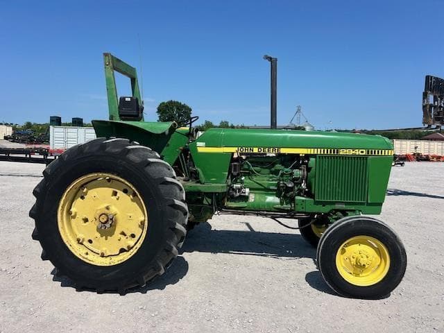 Image of John Deere 2940 equipment image 2