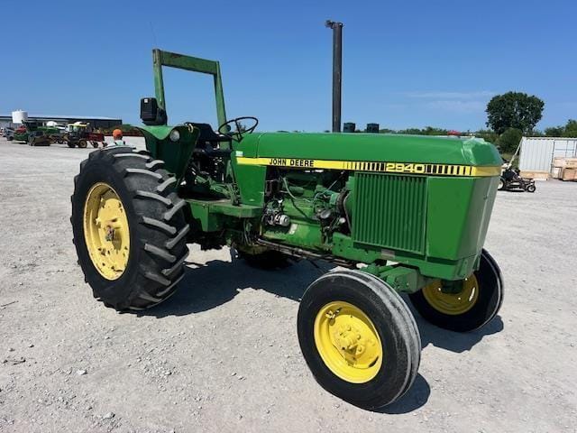John Deere 2940 Equipment Image0