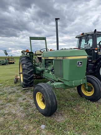 John Deere 2940 Equipment Image0