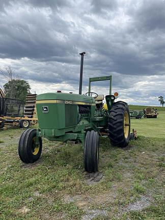 Image of John Deere 2940 equipment image 2