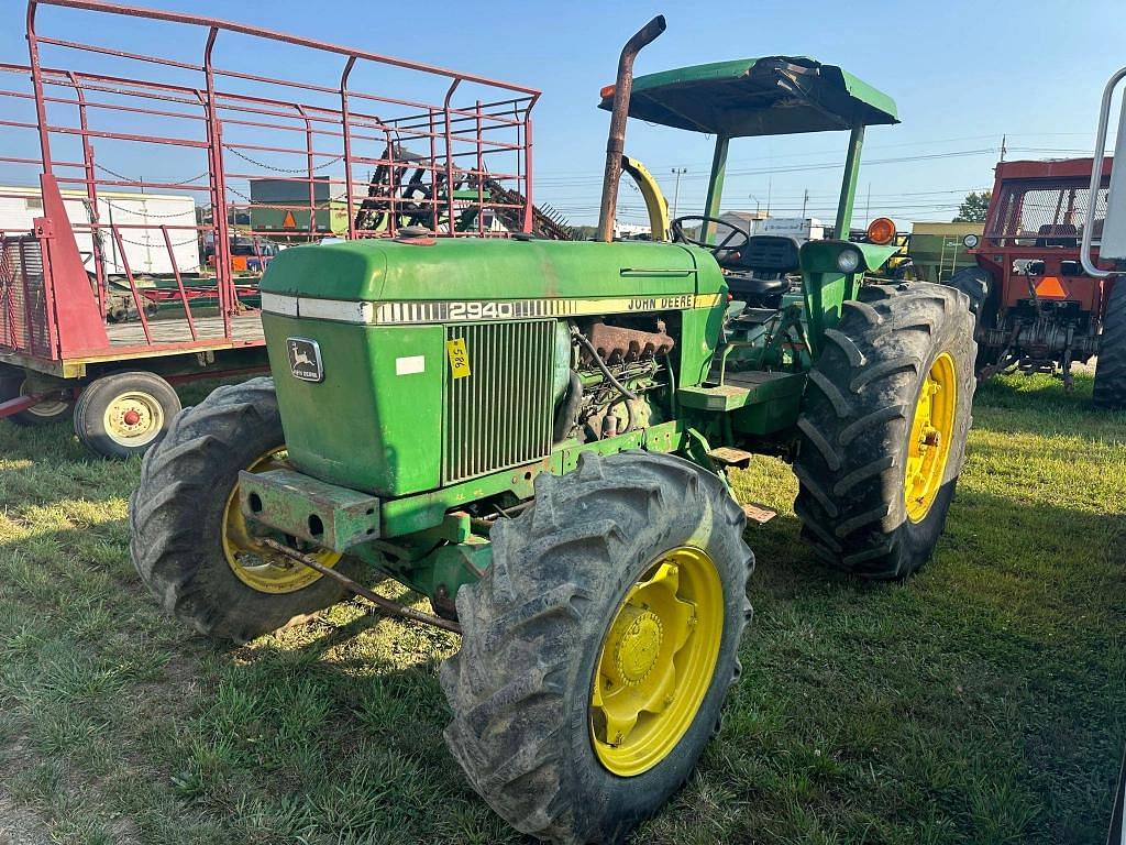 Image of John Deere 2940 Primary image