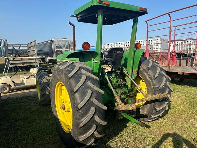 Image of John Deere 2940 equipment image 3