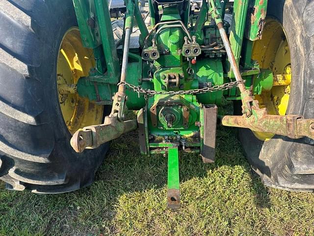 Image of John Deere 2940 equipment image 4