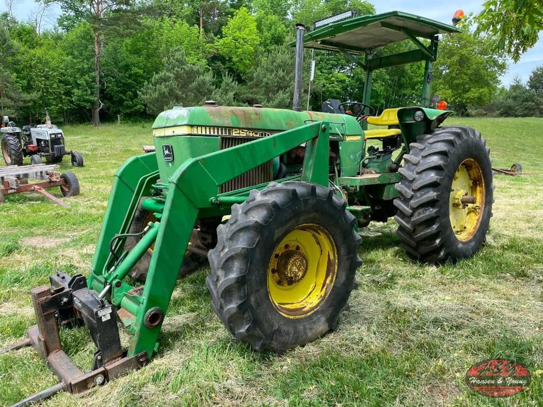 Image of John Deere 2940 Primary image