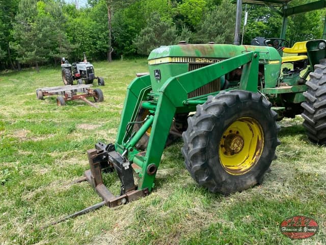 Image of John Deere 2940 equipment image 1