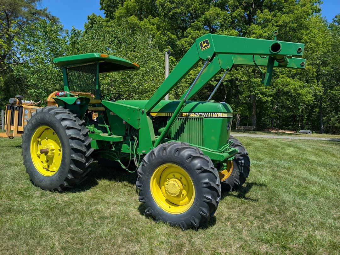 Image of John Deere 2940 Primary image