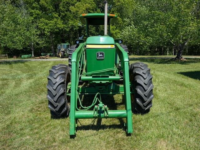 Image of John Deere 2940 equipment image 4