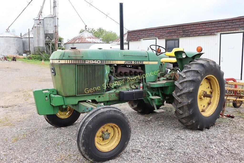 Image of John Deere 2940 Primary image