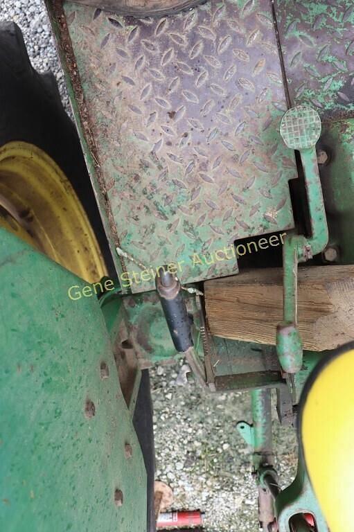 Image of John Deere 2940 equipment image 4