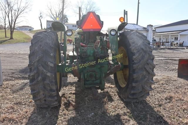 Image of John Deere 2940 equipment image 3