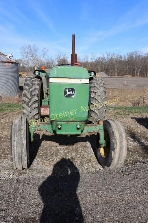 Image of John Deere 2940 equipment image 1