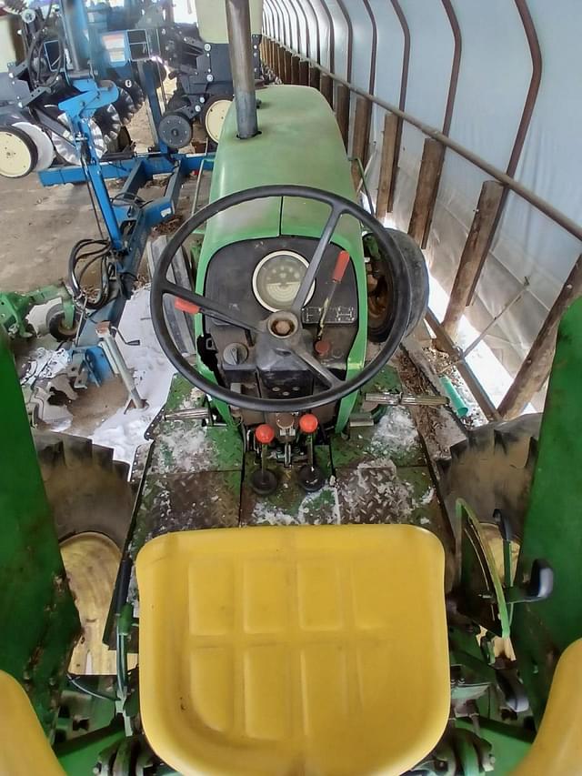 Image of John Deere 2940 equipment image 4