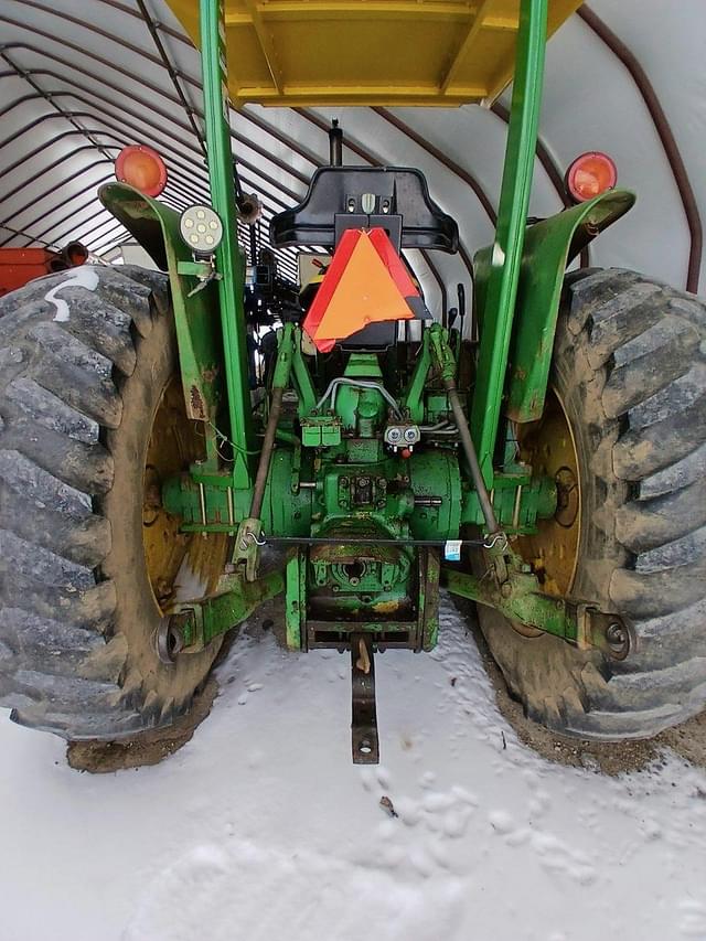 Image of John Deere 2940 equipment image 3