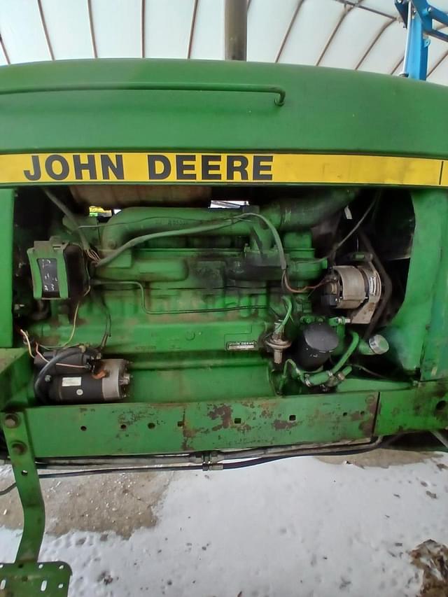 Image of John Deere 2940 equipment image 2