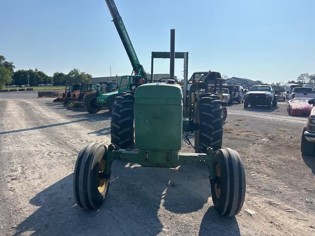 Image of John Deere 2940 equipment image 2