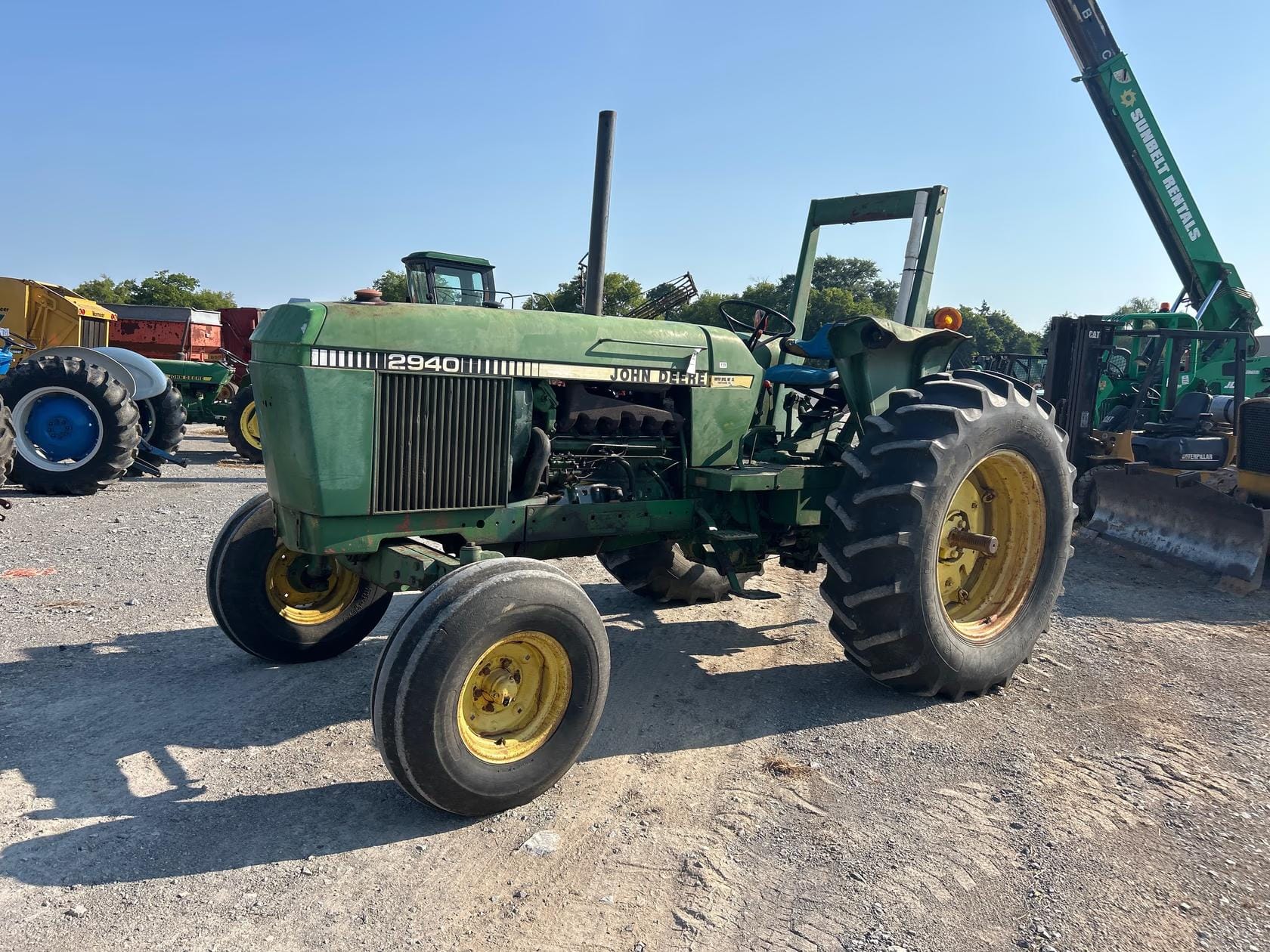 John Deere 2940 Equipment Image0