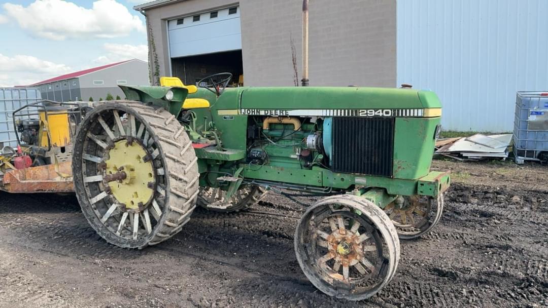 Image of John Deere 2940 Primary image