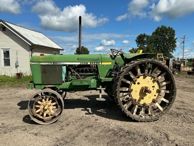 Image of John Deere 2940 equipment image 3