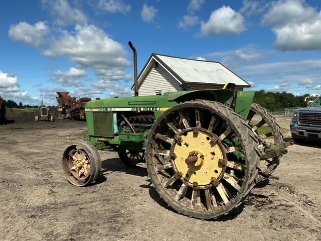 Image of John Deere 2940 equipment image 4