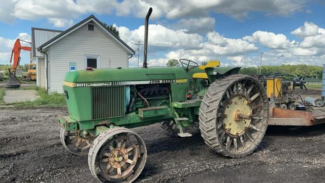 Image of John Deere 2940 equipment image 1
