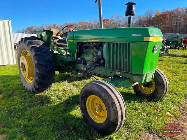 Image of John Deere 2940 equipment image 2