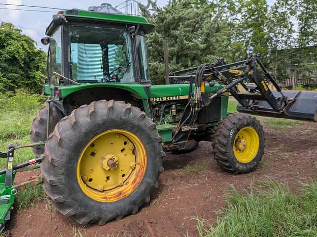 Image of John Deere 2940 equipment image 1