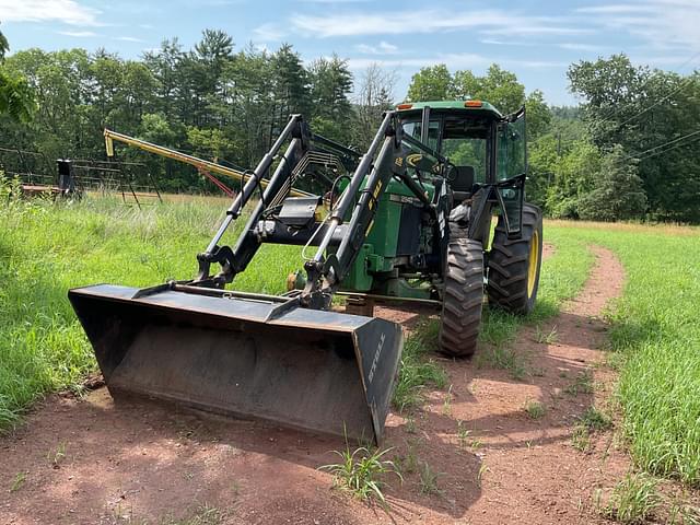 Image of John Deere 2940 equipment image 3
