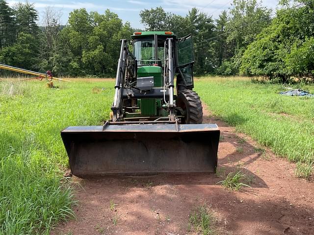 Image of John Deere 2940 equipment image 4