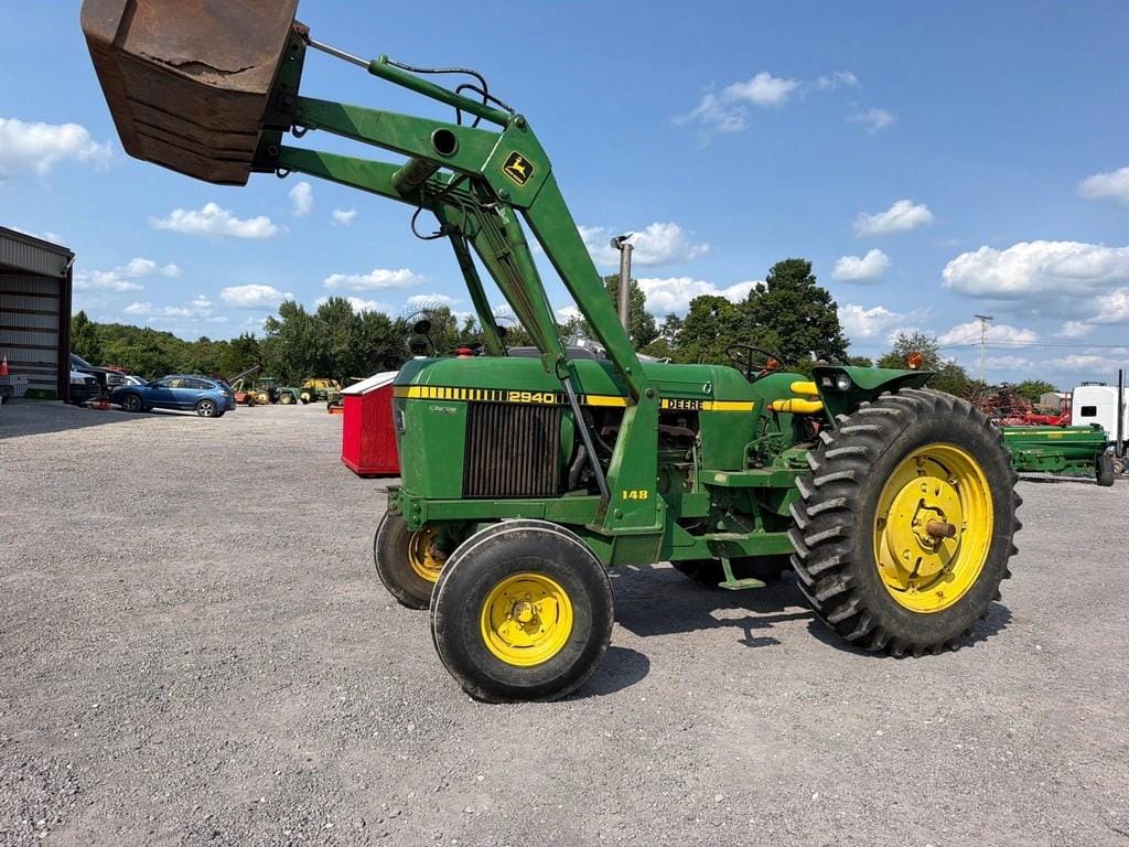 John Deere 2940 Equipment Image0