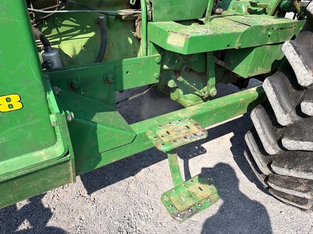 Image of John Deere 2940 equipment image 3