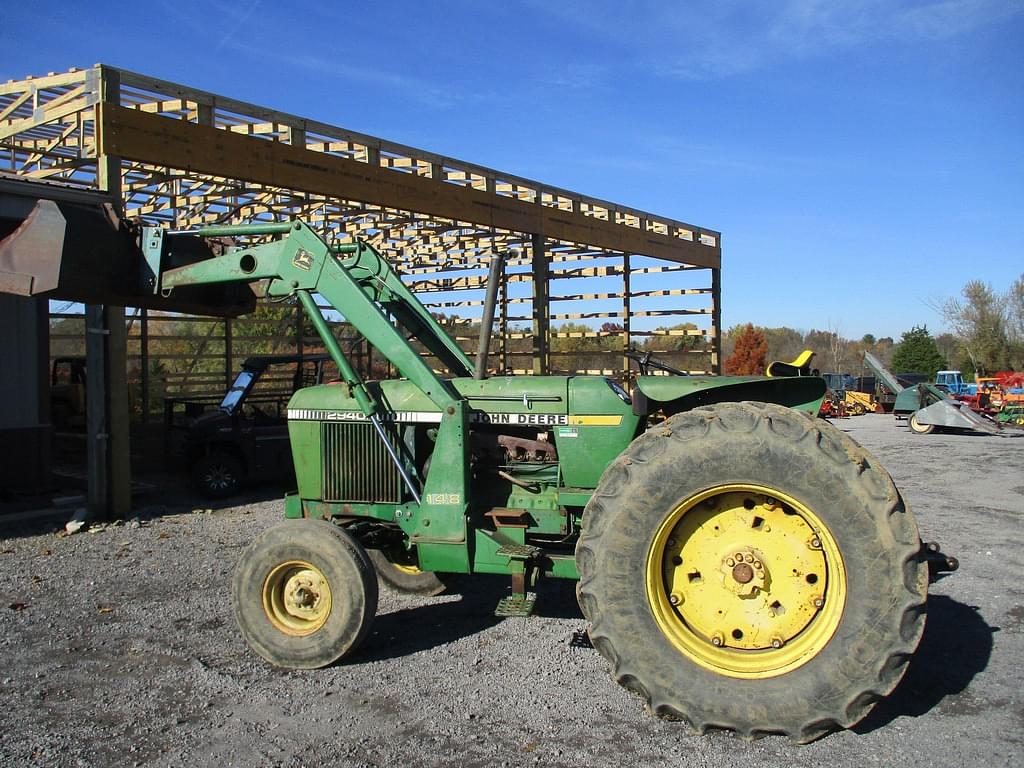 Image of John Deere 2940 Primary image