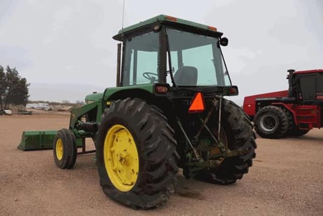 Image of John Deere 2940 equipment image 4