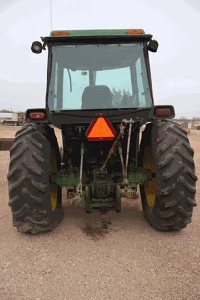 Image of John Deere 2940 equipment image 3