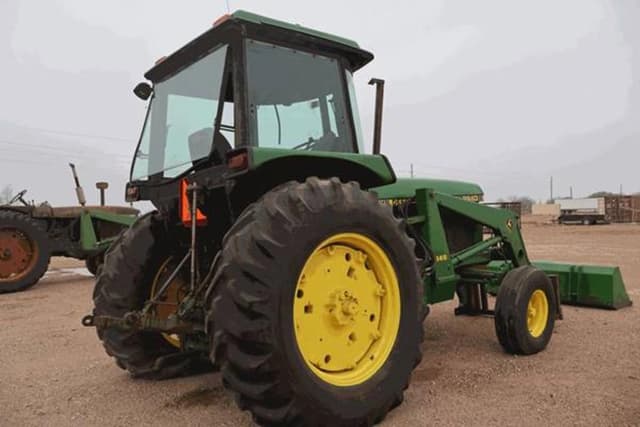 Image of John Deere 2940 equipment image 2