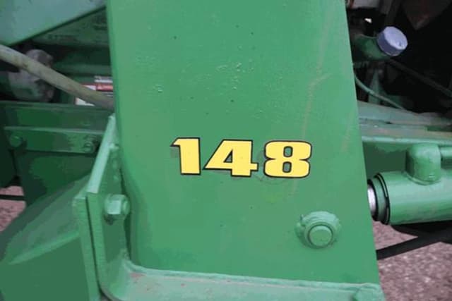 Image of John Deere 2940 equipment image 4