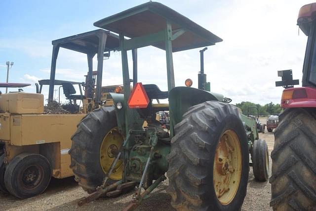 Image of John Deere 2940 equipment image 2